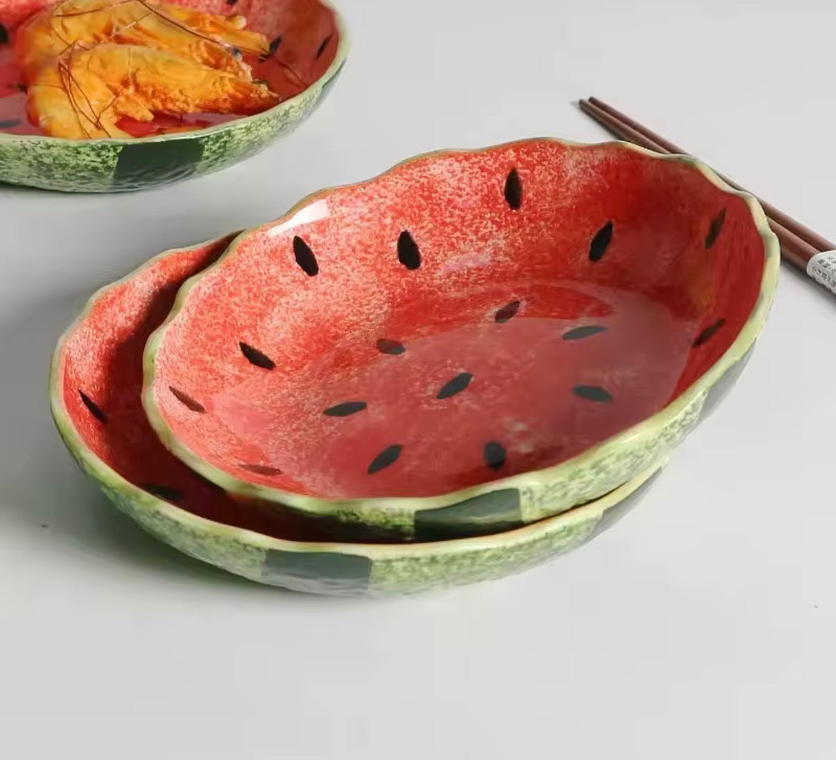 Assiette en forme de pastèque design, décoration de table estivale tendance