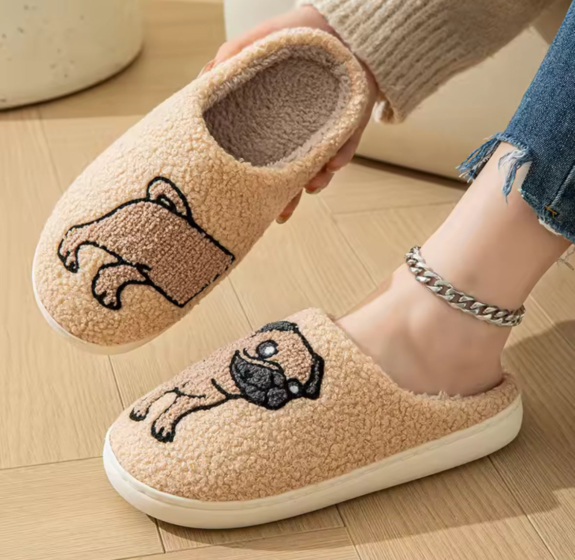Pantoufles motif carlin mignon – Chaussons douillets et chauds Maison Pamplune