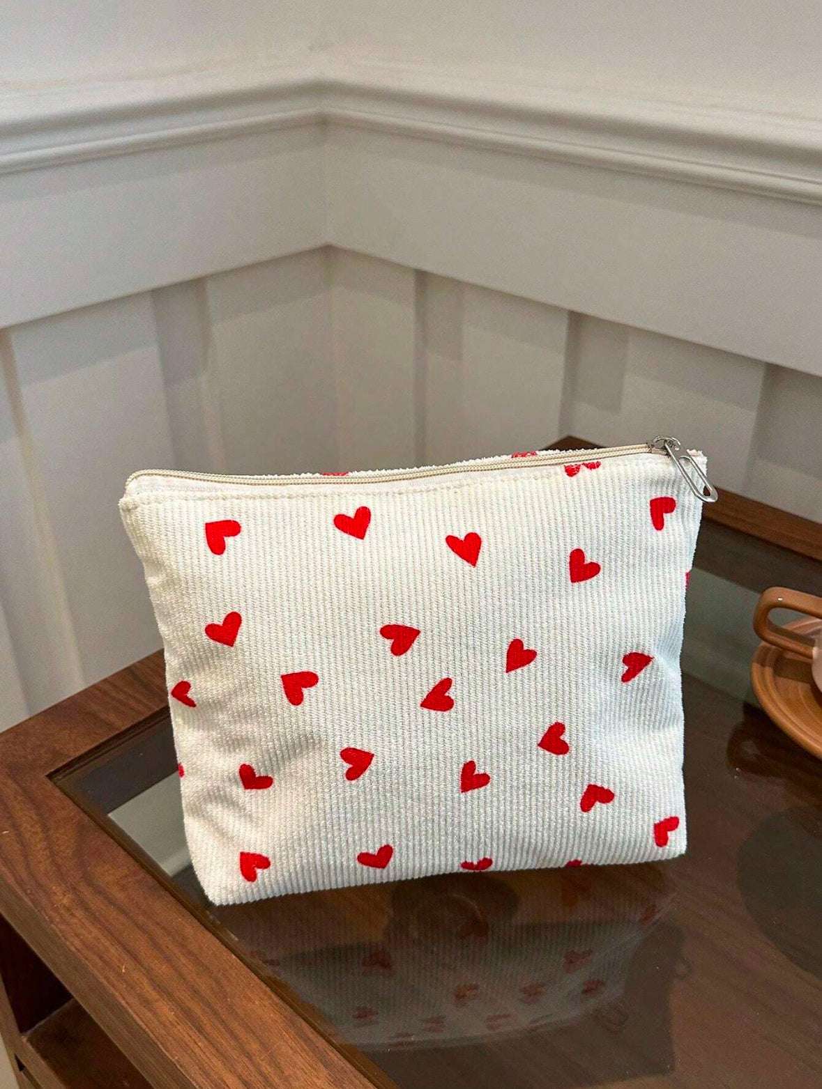 Pochette à motifs cœurs