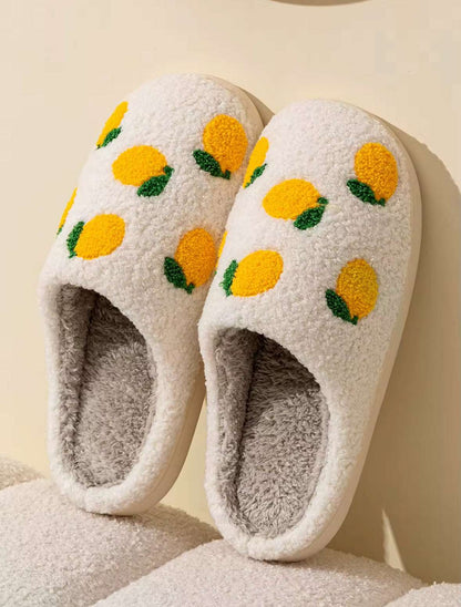 Chaussons Citron tendance et chauds – Idéals pour l’hiver et la mi-saison, ces chaussons fantaisie offrent un design fruité et une chaleur douillette. Citron