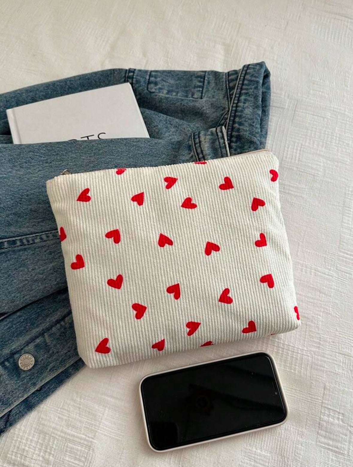 Pochette à motifs cœurs