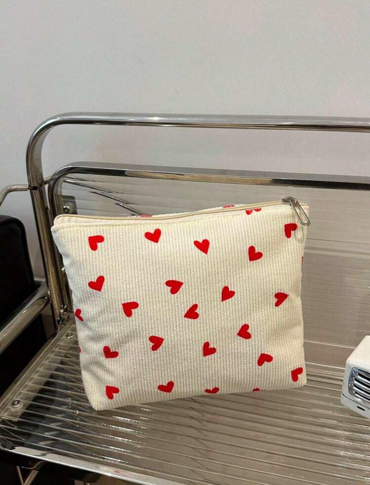 Pochette à motifs cœurs