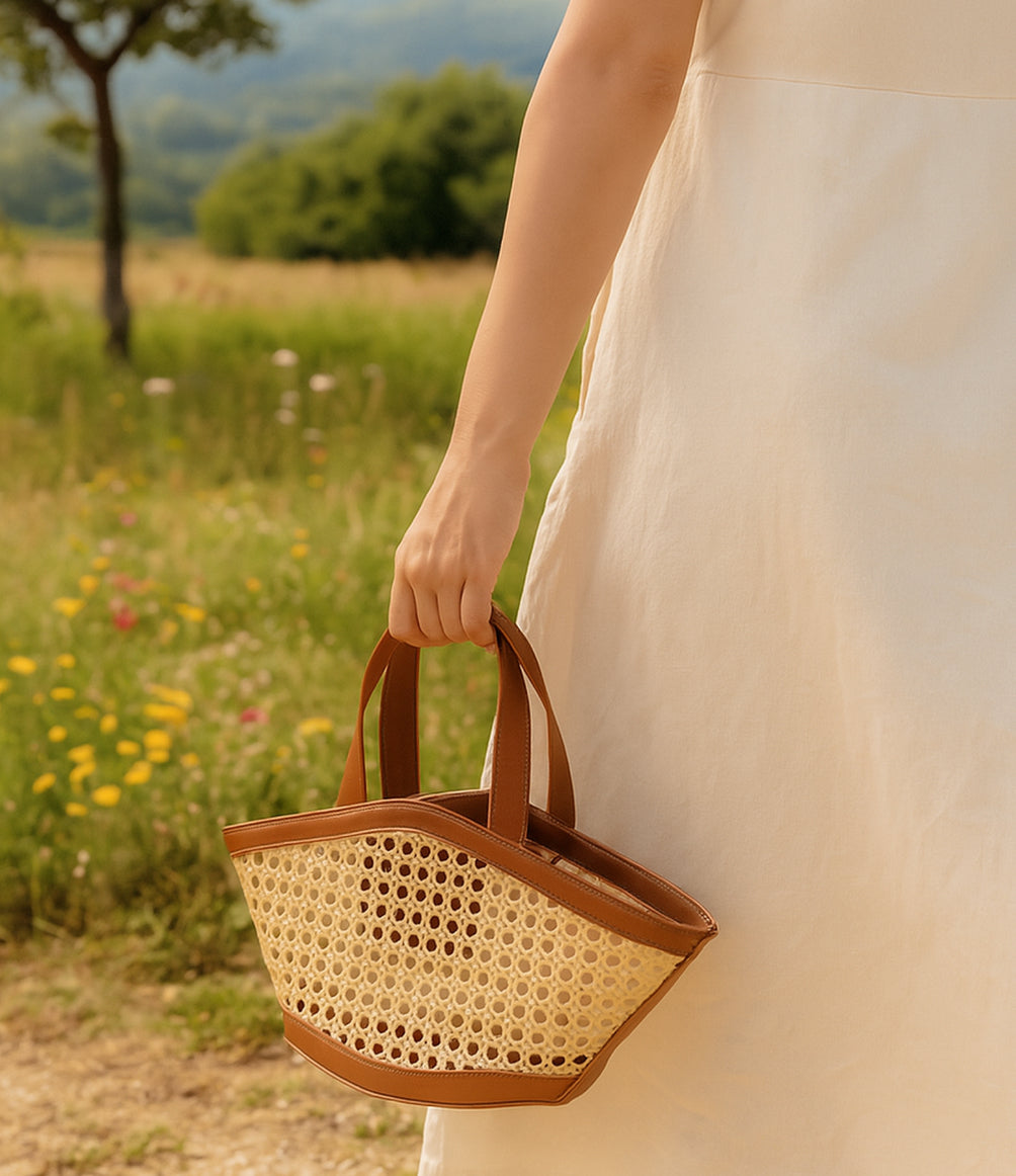 Sac à main trapèze en rotin porté à la main, style naturel et chic en extérieur