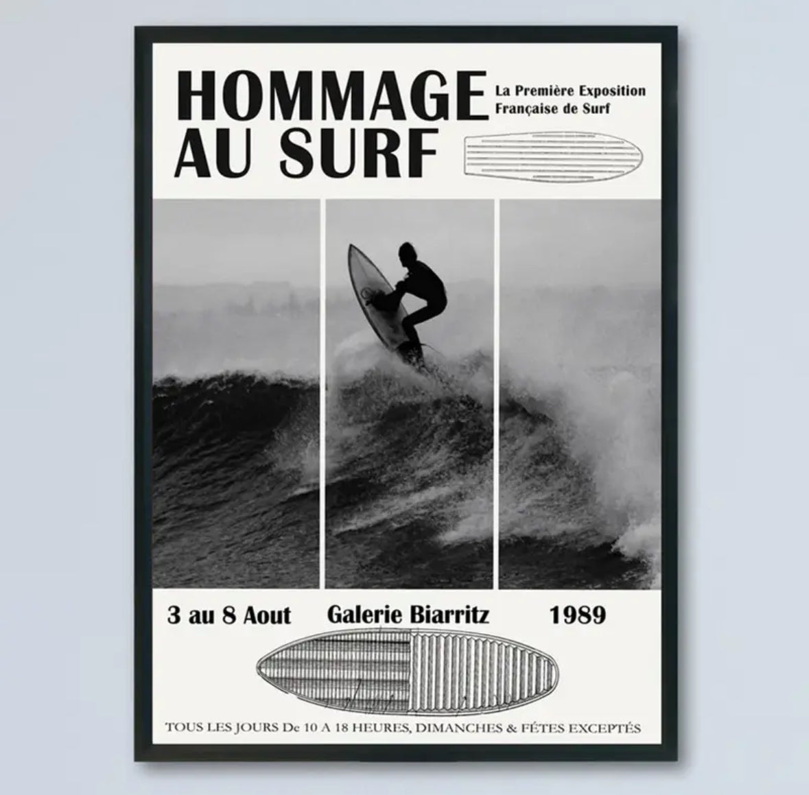Affiche Hommage au Surf en noir et blanc, inspirée de l'exposition Galerie Biarritz 1989, poster artistique surf pour décoration murale minimaliste.