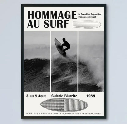 Affiche Hommage au Surf en noir et blanc, inspirée de l'exposition Galerie Biarritz 1989, poster artistique surf pour décoration murale minimaliste.