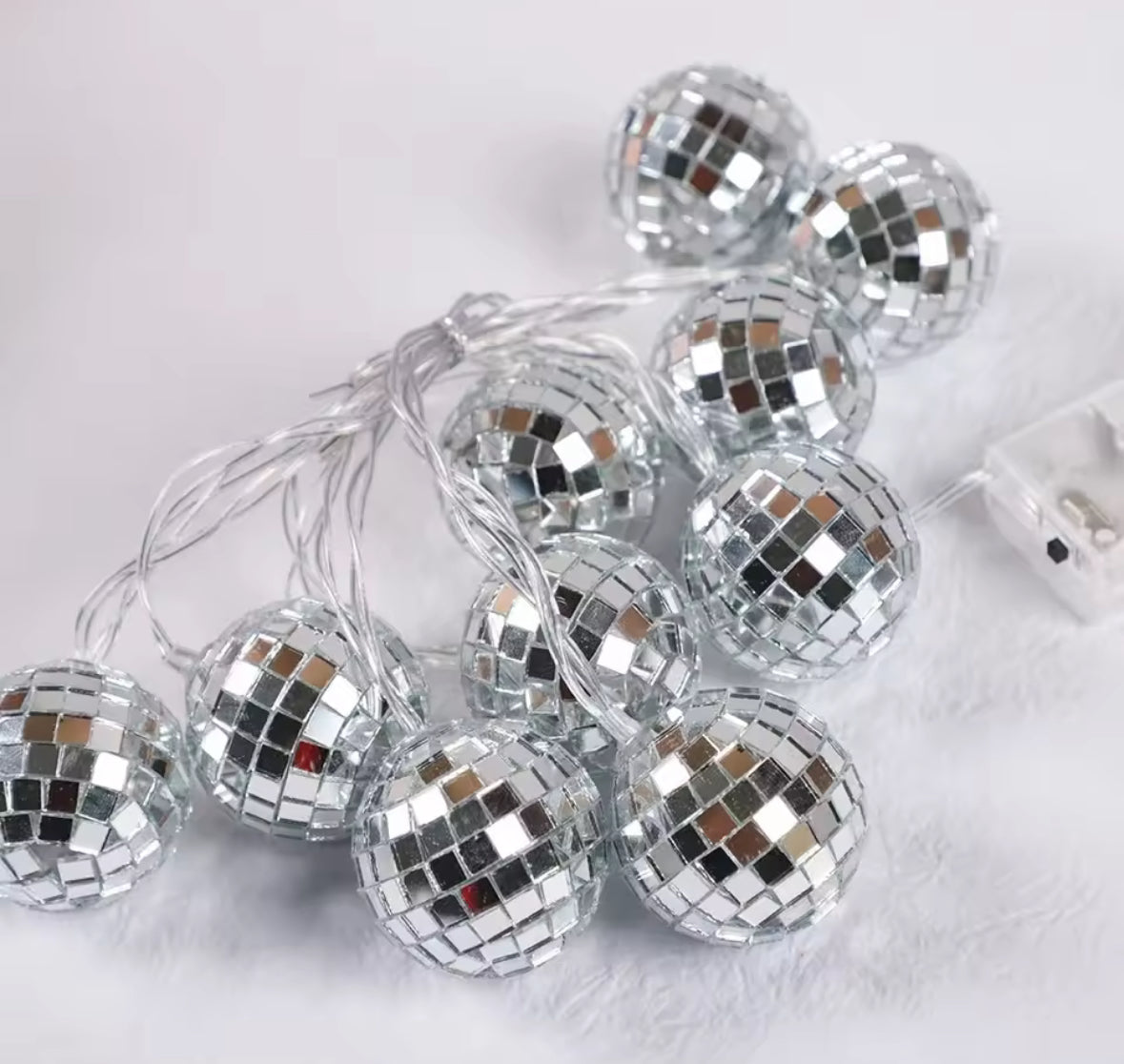 Guirlande déco boules disco argentées avec reflets lumineux
