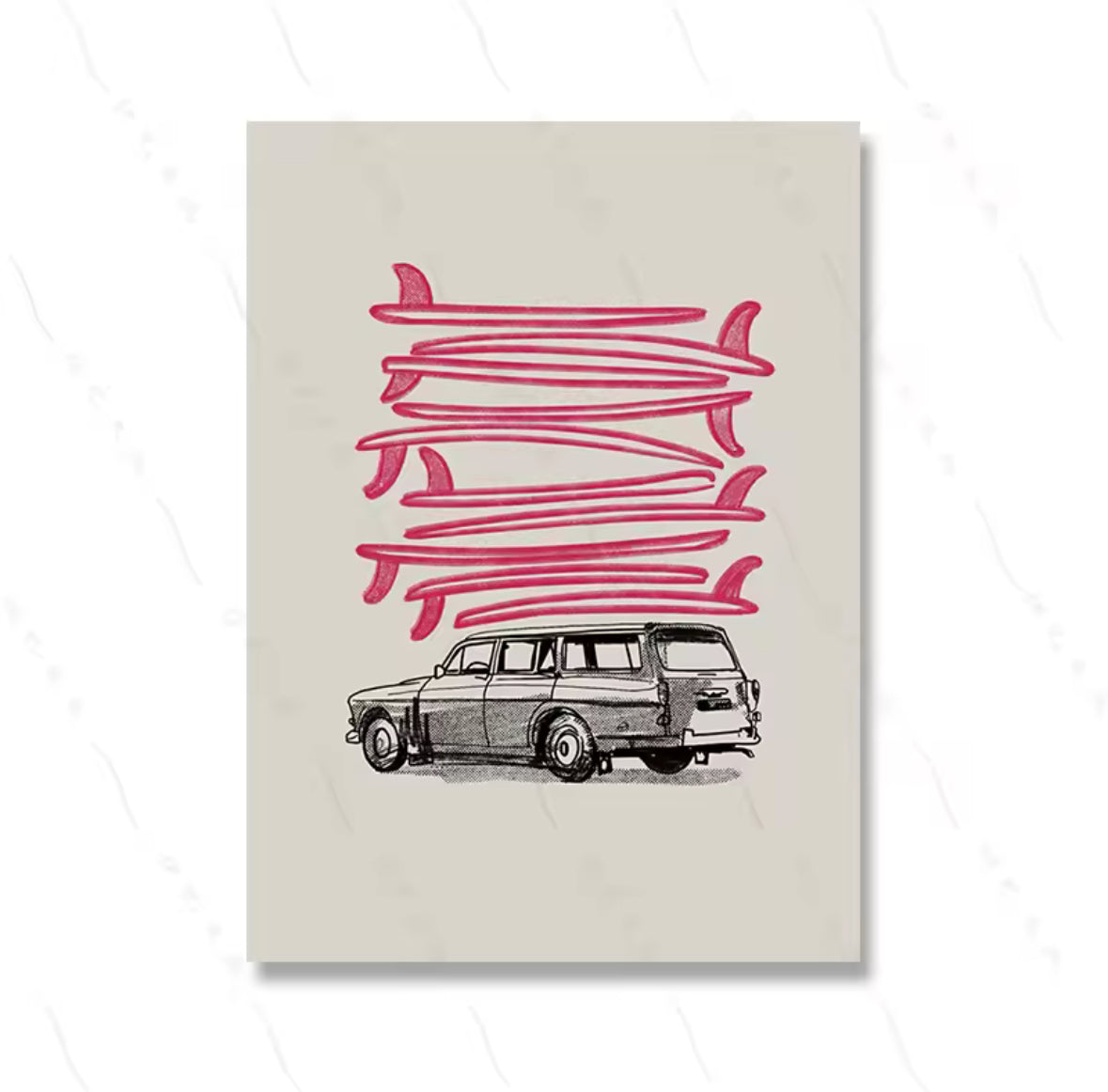 Affiche surf minimaliste rose – voiture rétro avec planches empilées, déco esprit surf chic