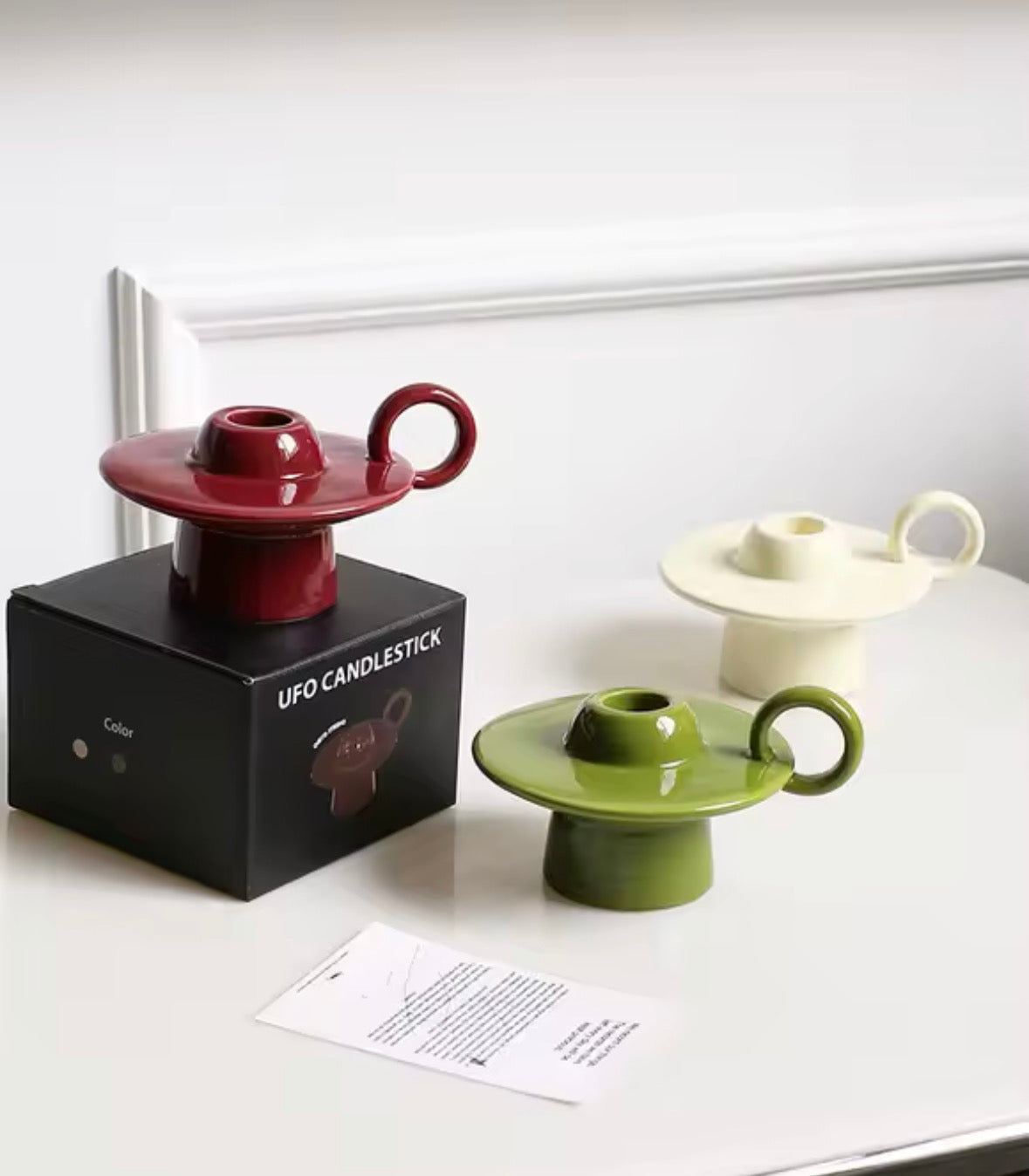 Bougeoir en céramique finition brillante utilisé comme centre de table décoratif