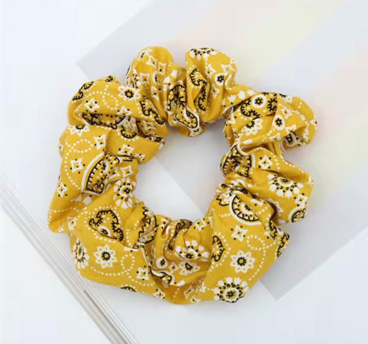 chouchou bandana accessoire cheveux stylé et tendance
