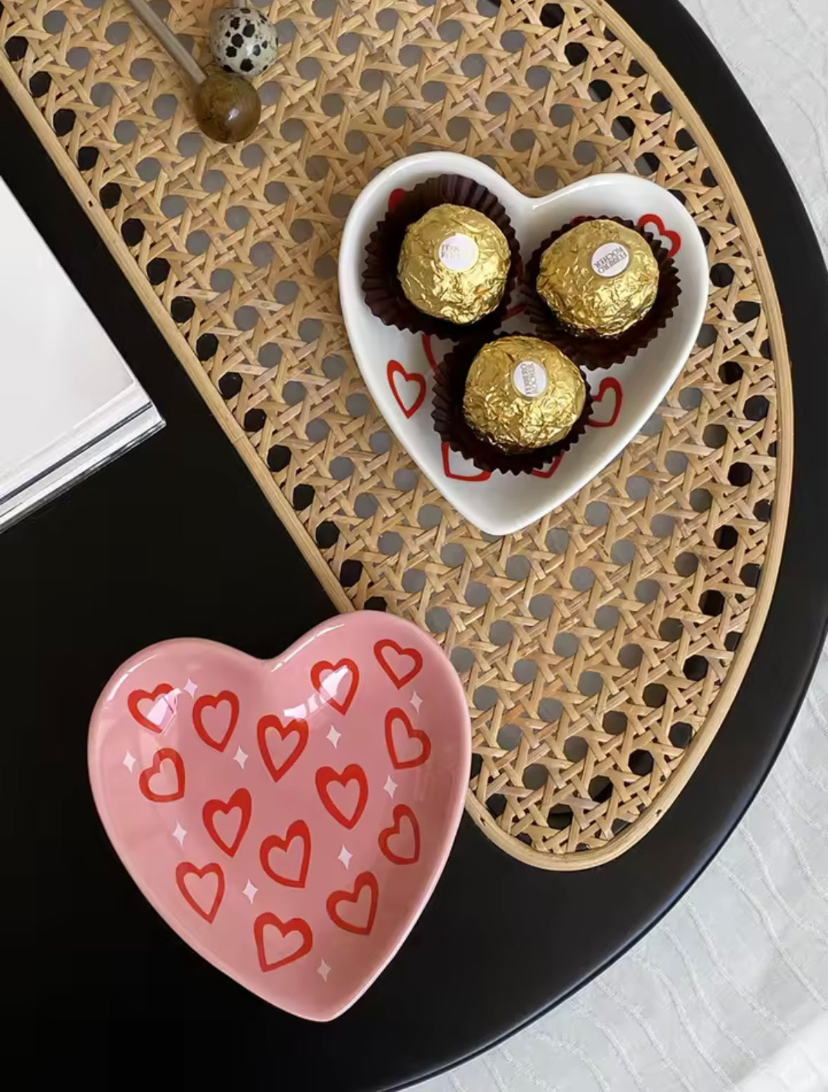 Lot d’assiettes cœur en céramique artisanale – vaisselle design et cadeau original