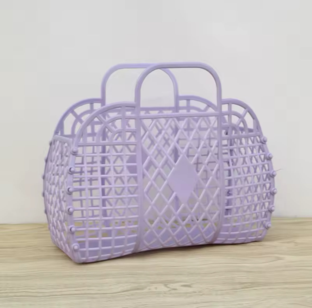 Panier plage rétro bleu clair, accessoire pratique et tendance pour l’été