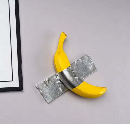 Sculpture murale en forme de banane, objet déco contemporain et original pour intérieur design