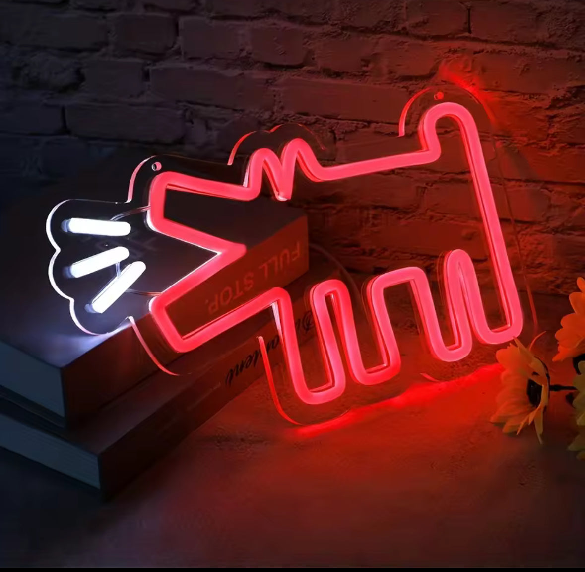 Décoration murale lumineuse inspirée du Pop Art, lumière rouge intense.