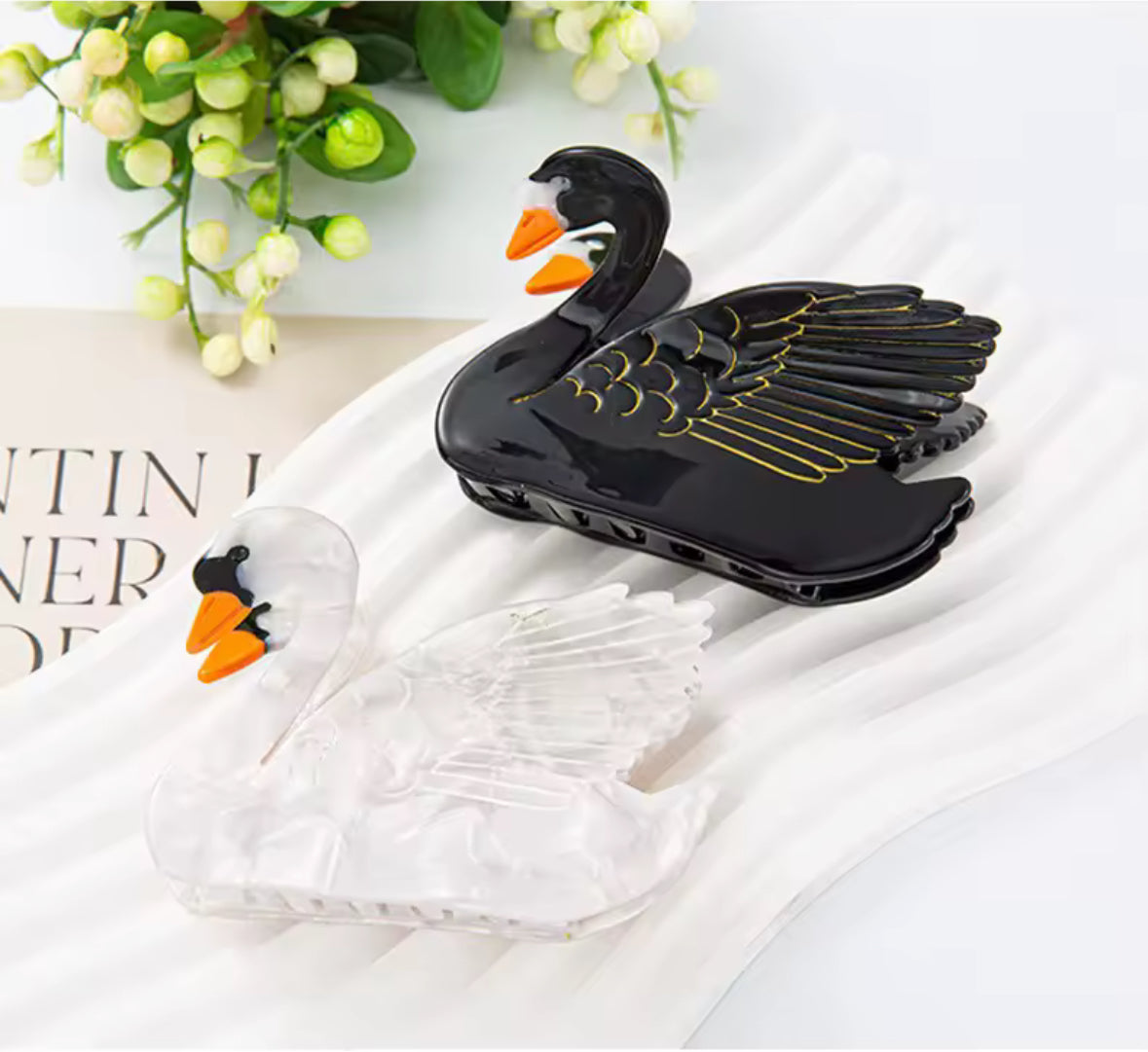 Pince à cheveux cygne en main – taille parfaite pour chignon ou queue-de-cheval