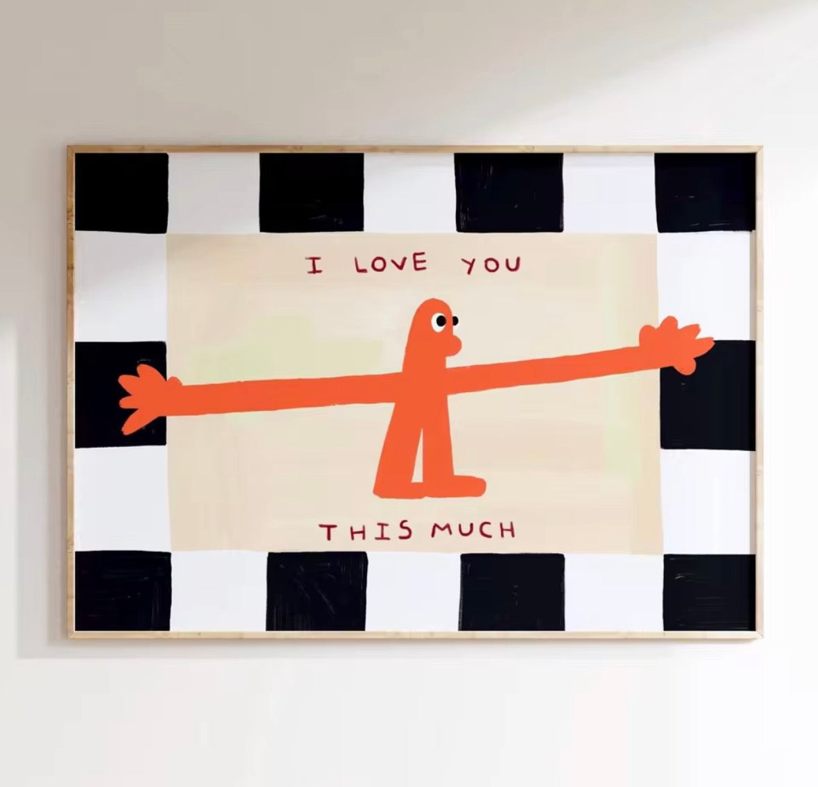 Affiche design minimaliste “I Love You This Much” posée dans un espace de vie moderne
