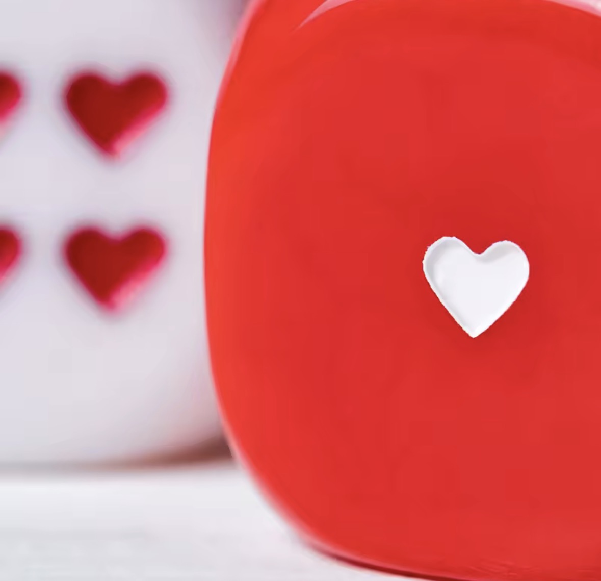 Dés décoratifs en forme de cœur rouges et blancs pour décoration intérieure