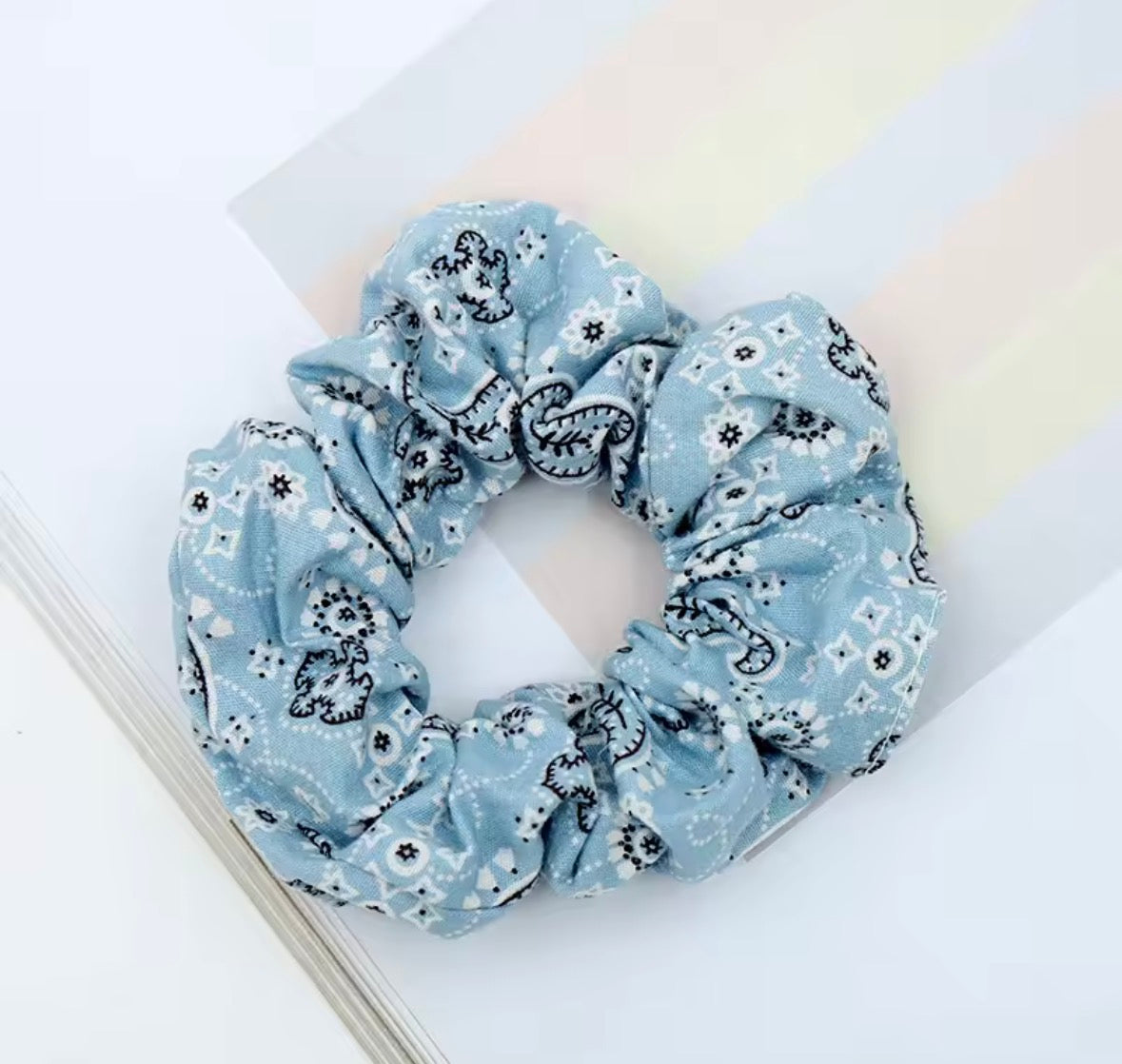 chouchou bandana esthétique coiffure tendance femme