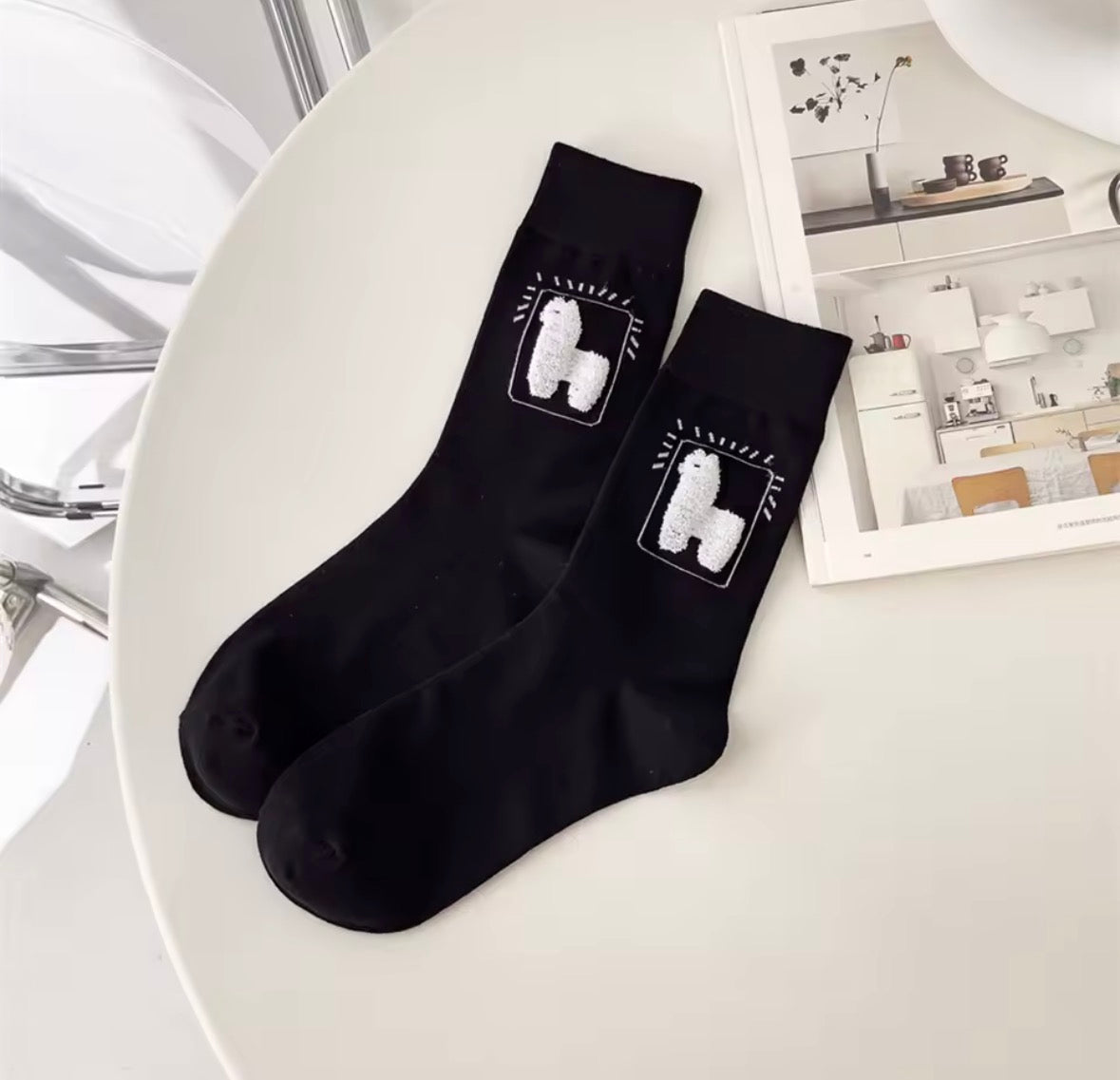 Chaussettes alpaga noires et blanches, confort quotidien et esprit kawaii