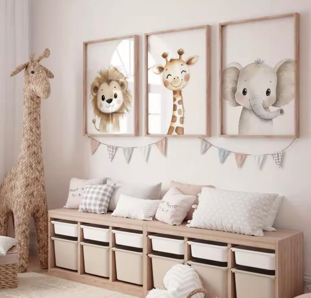 Décoration murale enfant composée de trois illustrations animales délicates et apaisantes