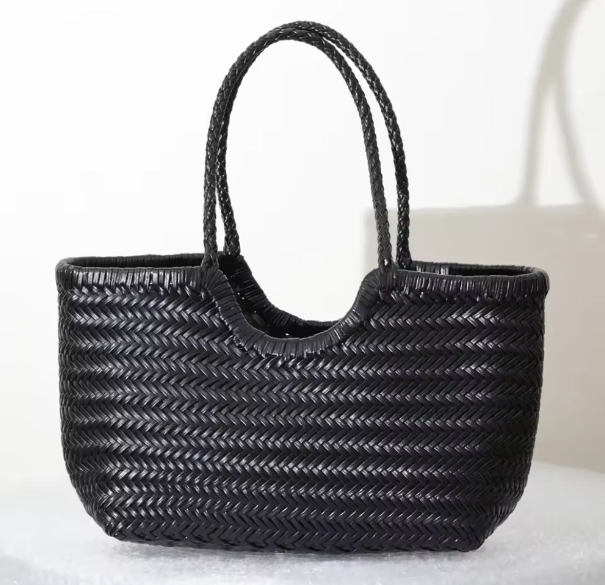 Sac tressé artisanal cuir véritable noir chic