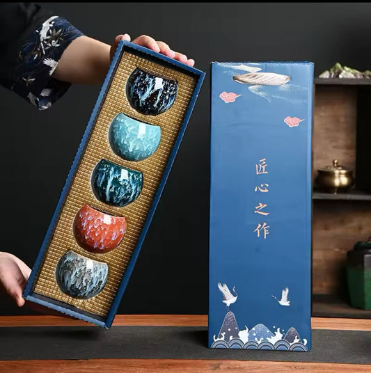 Set de tasses à thé artisanales en céramique multicolore dans coffret cadeau élégant