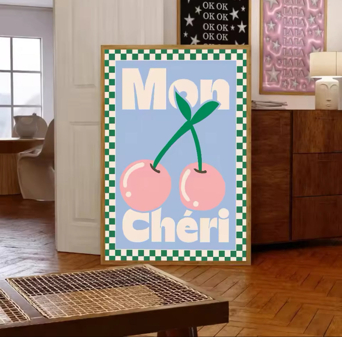 Affiche Mon Chéri design pop art cerises roses et texte blanc