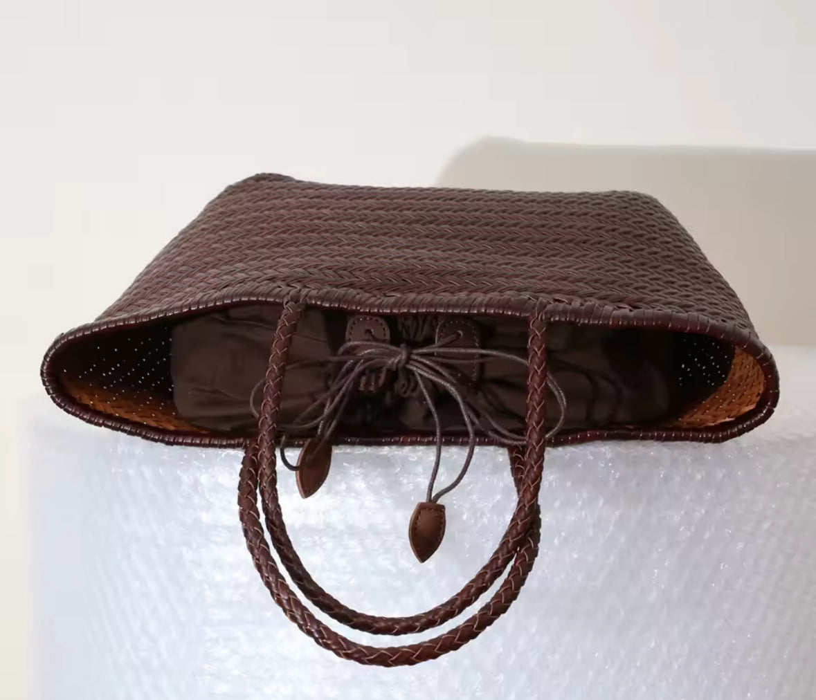 Sac tressé en cuir véritable