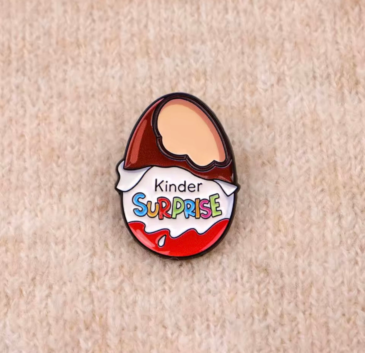 Pin’s Œuf Surprise
