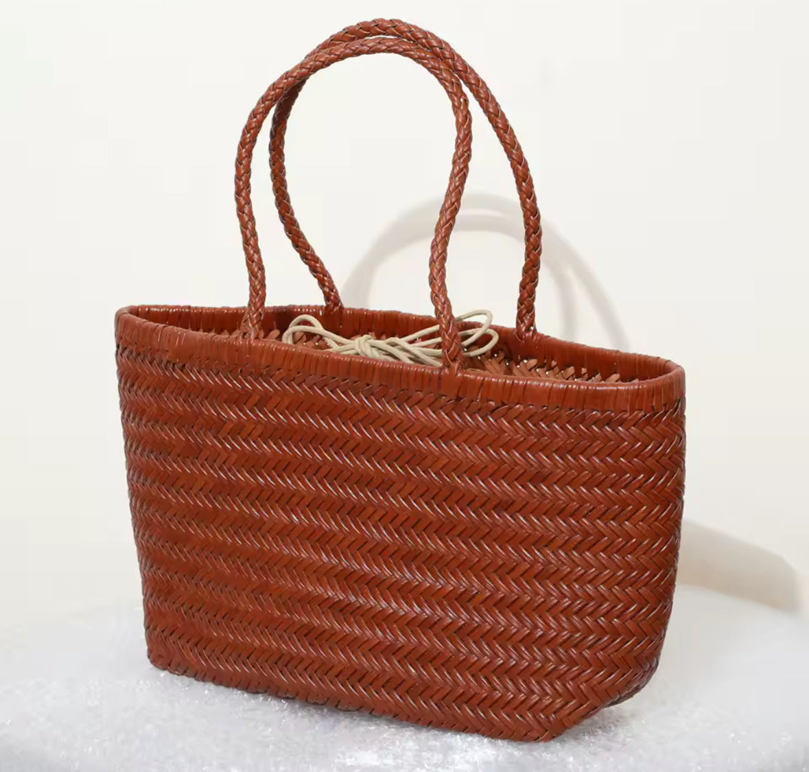Sac tressé en cuir véritable