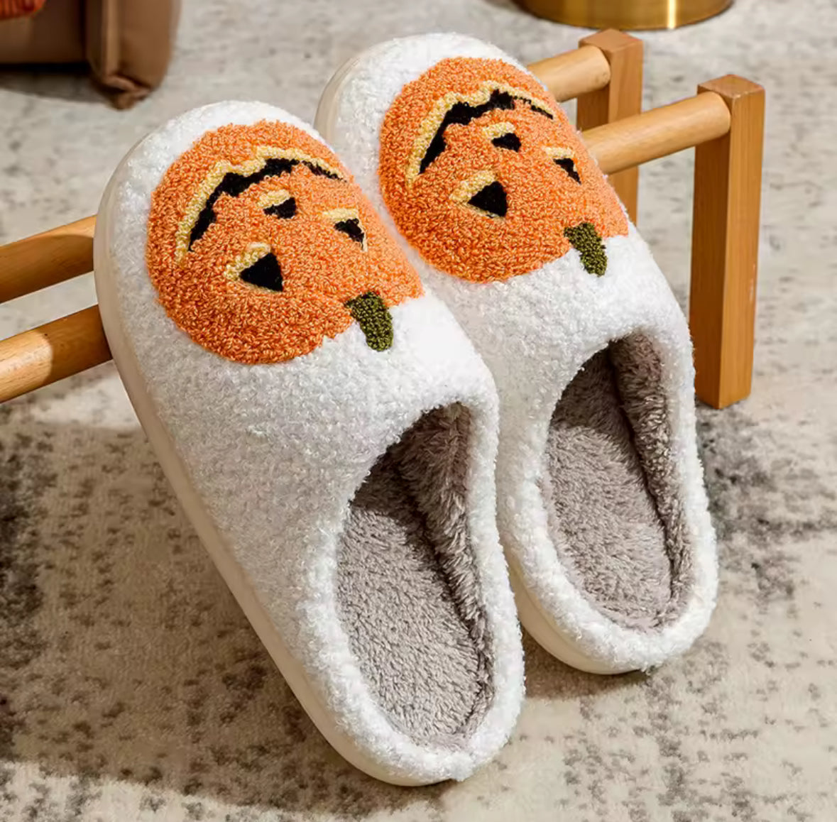 Chaussons citrouille doux avec design citrouille rigolo