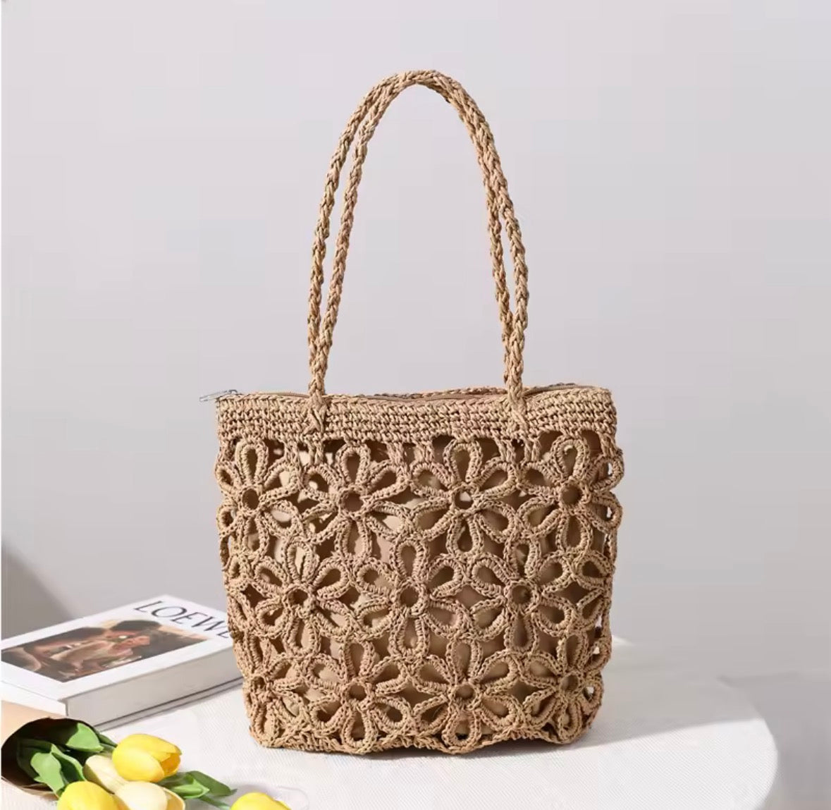 Sac cabas fleuri en paille grand format, accessoire mode estival style bohème