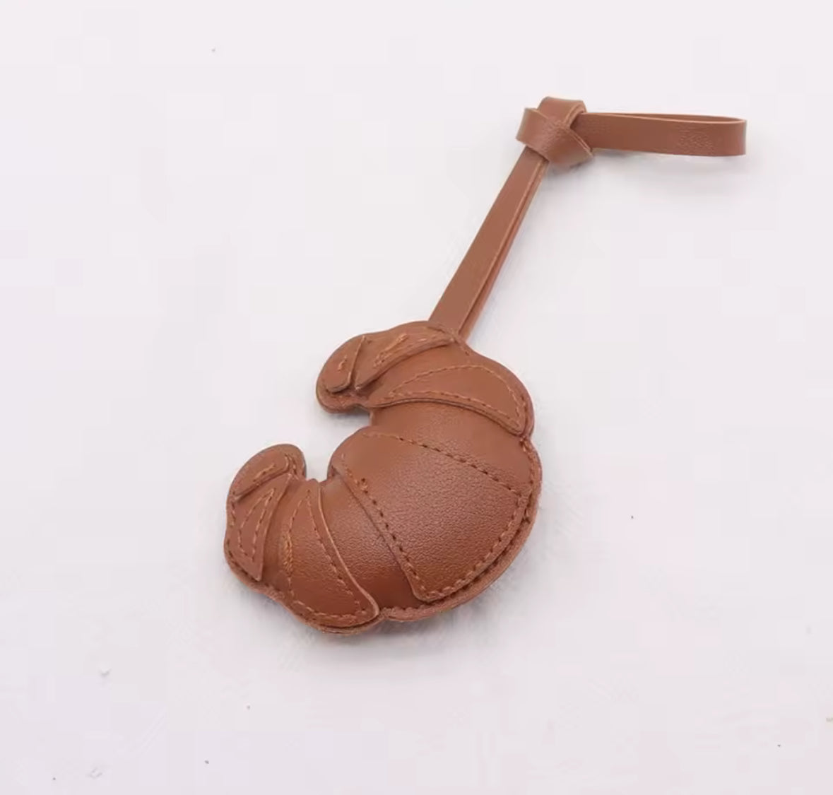 Porte-clés croissant marron clair en similicuir idée cadeau original