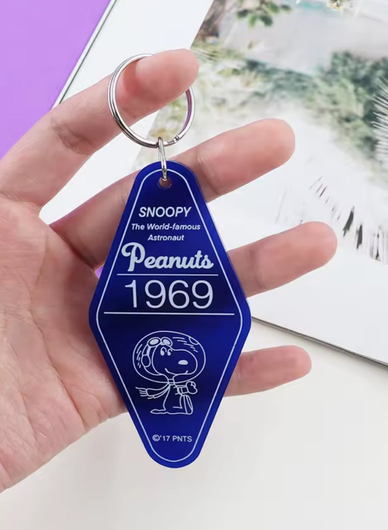 Porte-clés Snoopy cosmonaute rétro – collection Peanuts années 60