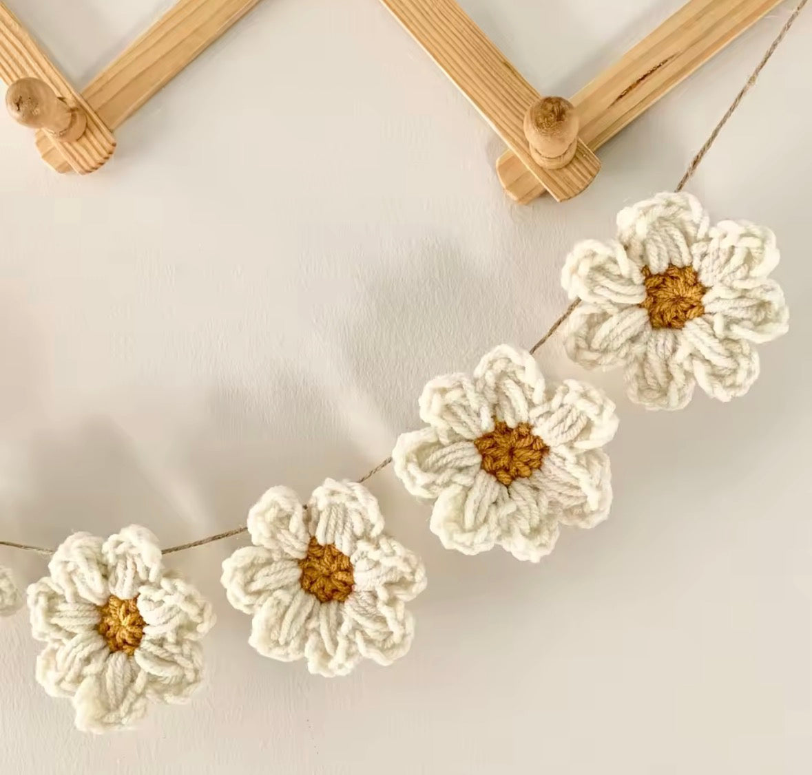 guirlande fleurs crochet déco murale douce et naturelle