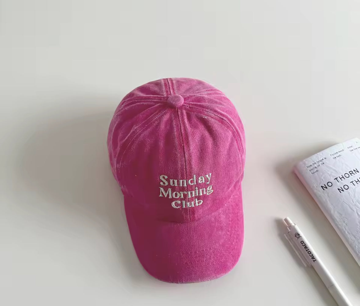 Casquette minimaliste Sunday Morning Club – mode lifestyle 2025