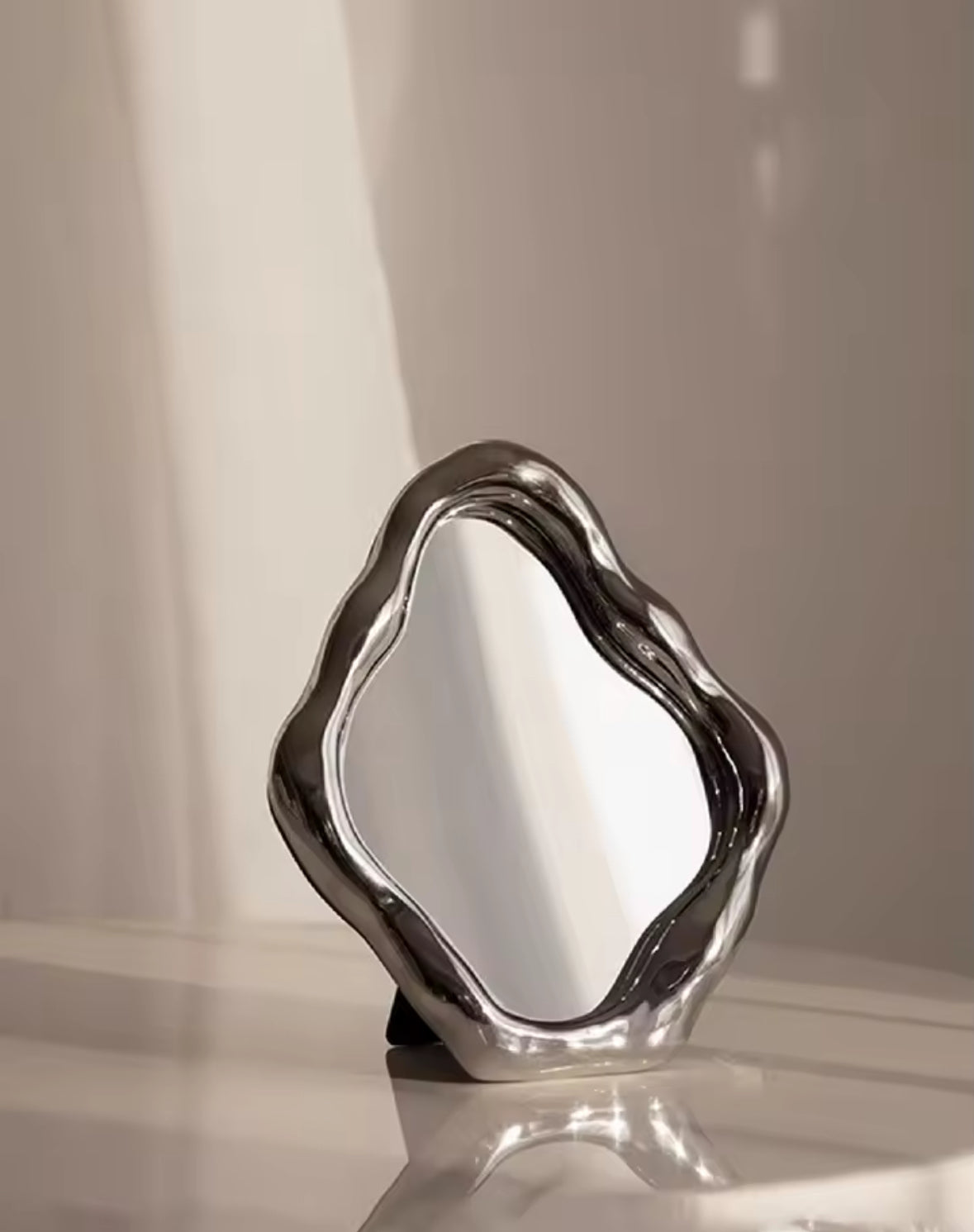 Miroir Chromé sur Pied