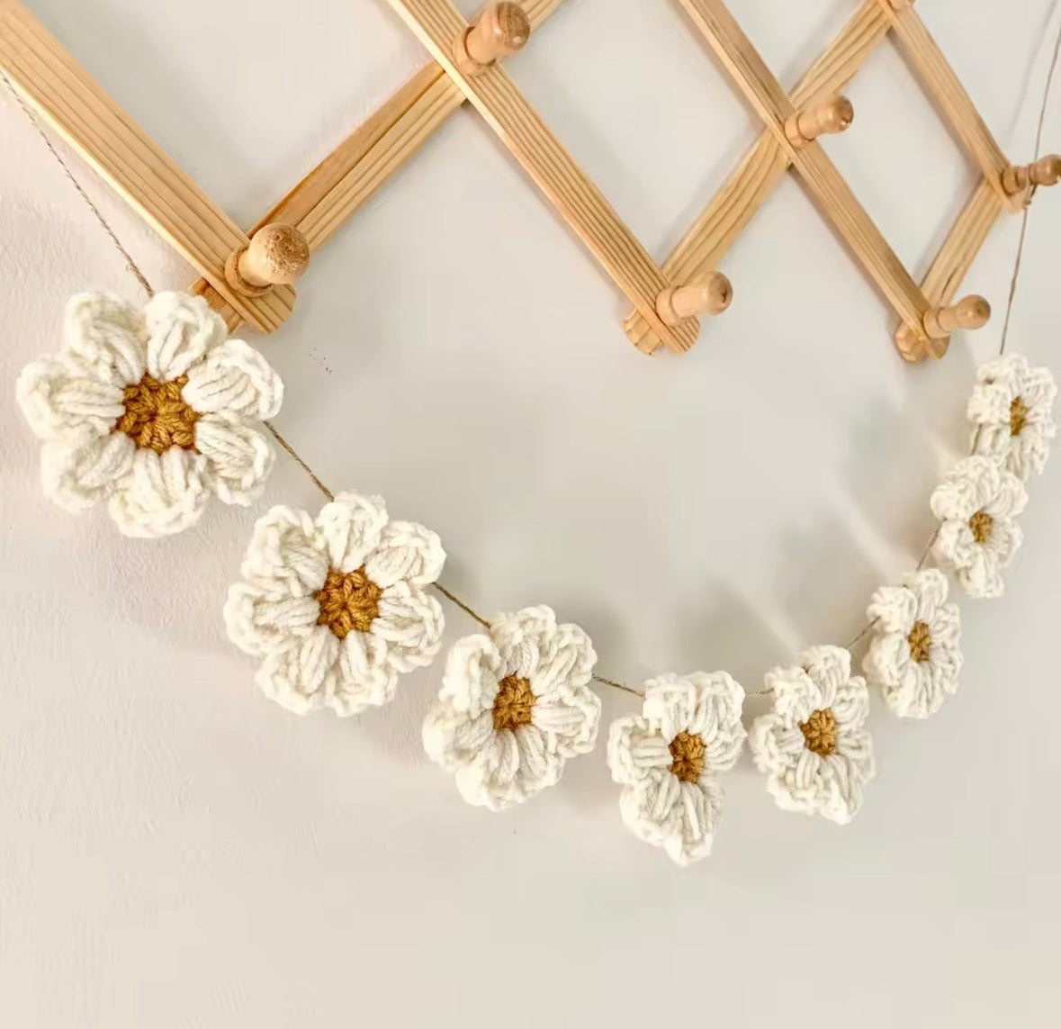 guirlande crochet fleurs déco murale tendance maison
