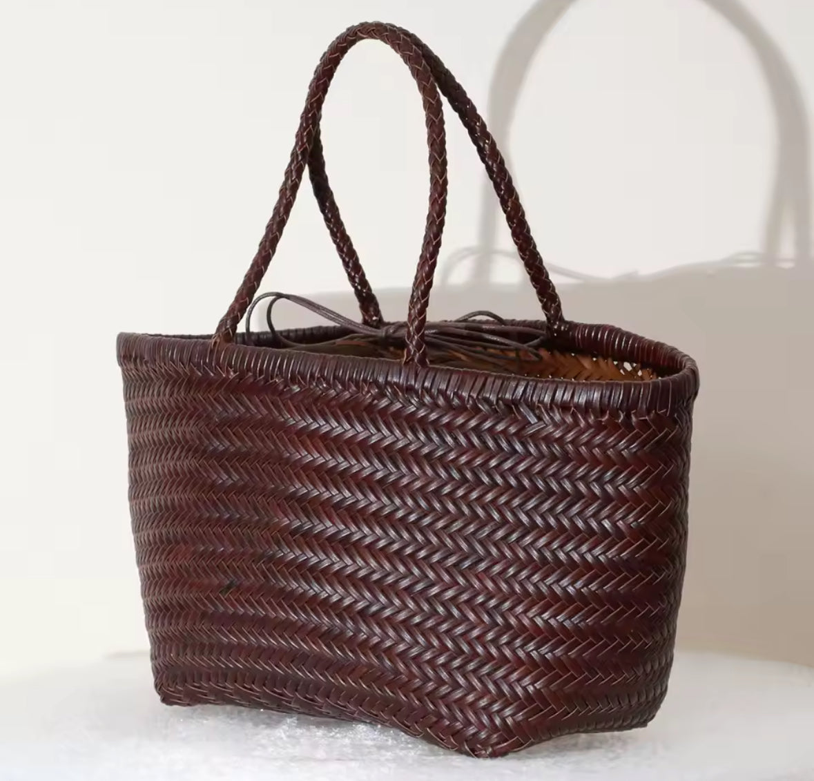 Sac tressé en cuir véritable
