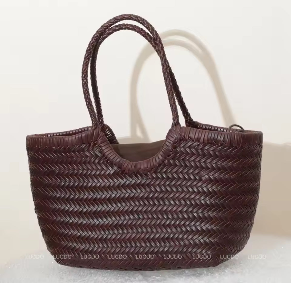Sac artisanal en cuir tressé fait main élégant