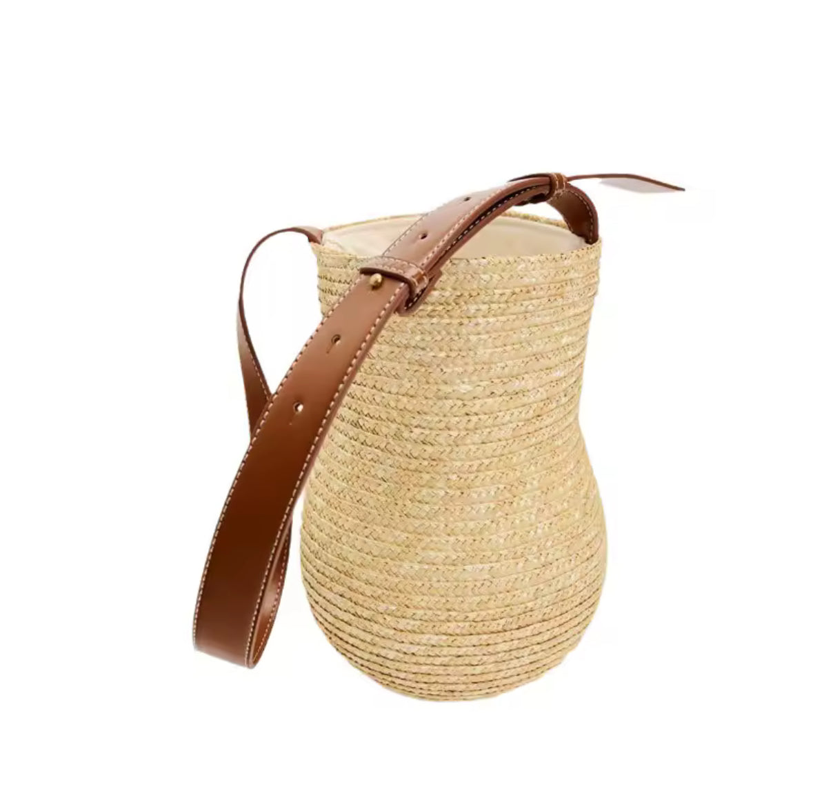 Sac bandoulière forme incurvée, fibre végétale tressée et lanière marron