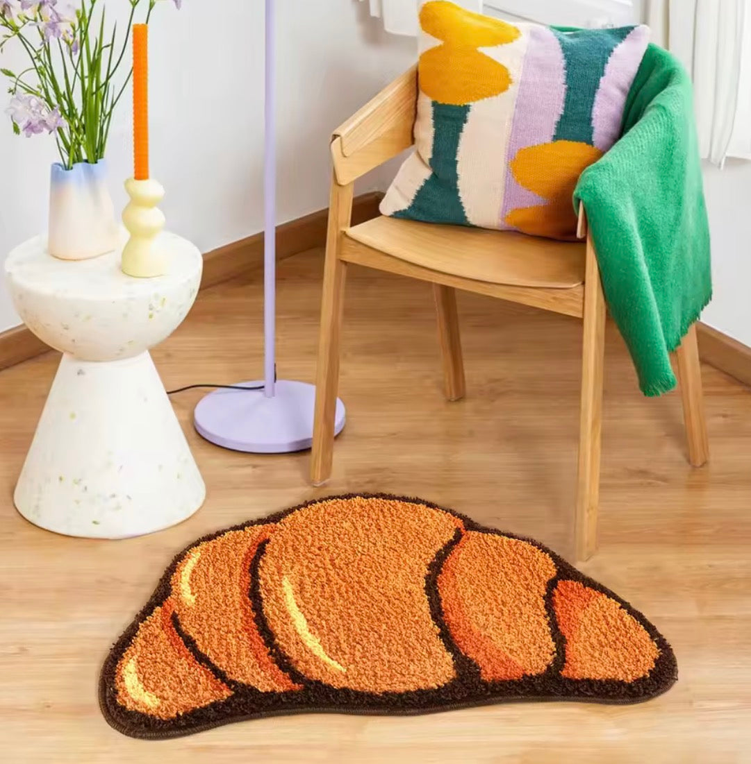 Tapis en forme de croissant moelleux dans un intérieur cosy, tapis design tendance pour décoration moderne