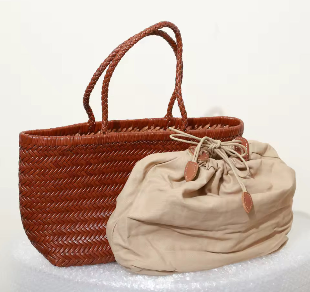 Sac tressé en cuir véritable