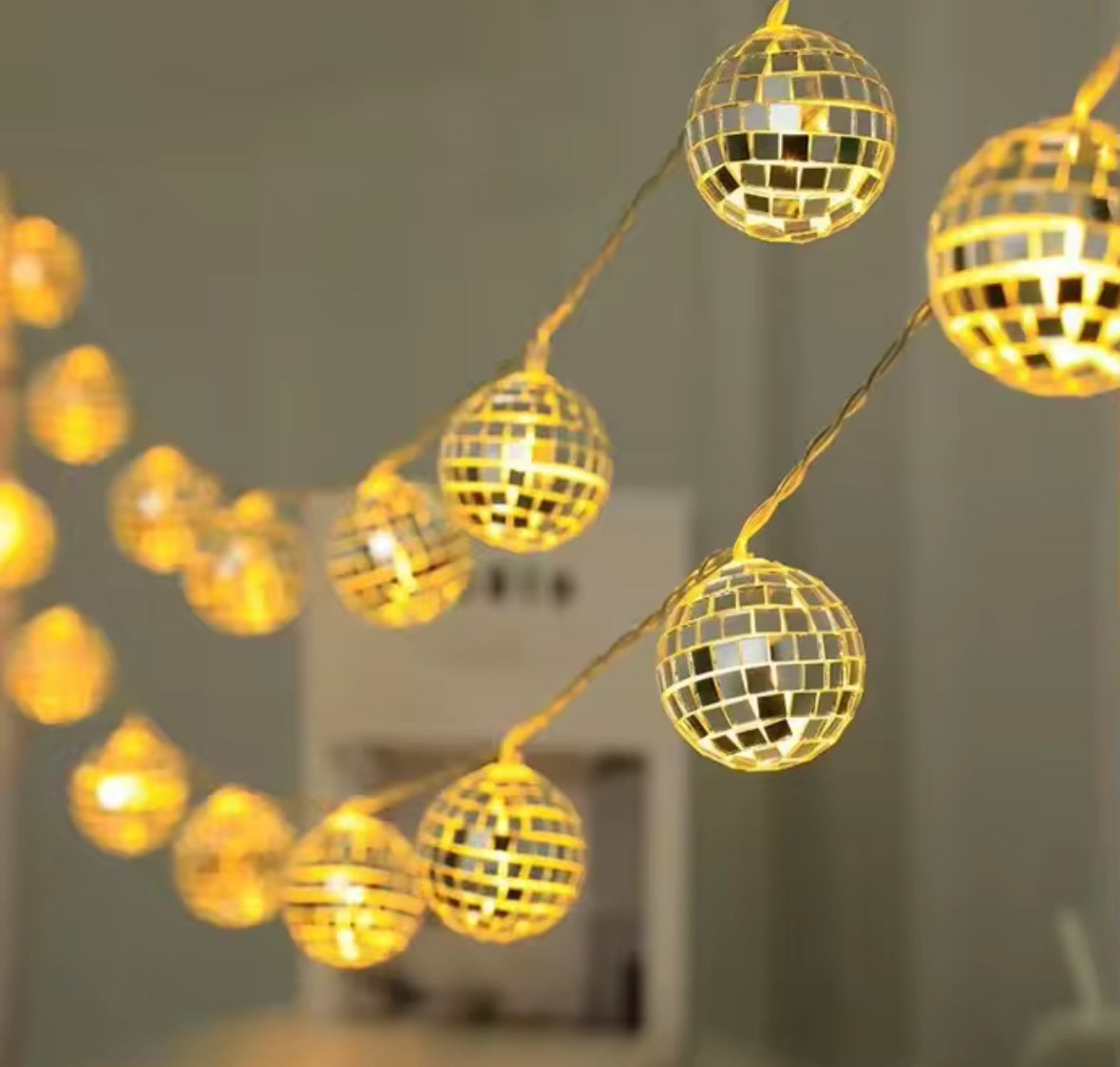 Guirlande lumineuse festive 10 boules miroir LED sur 1,5 mètre