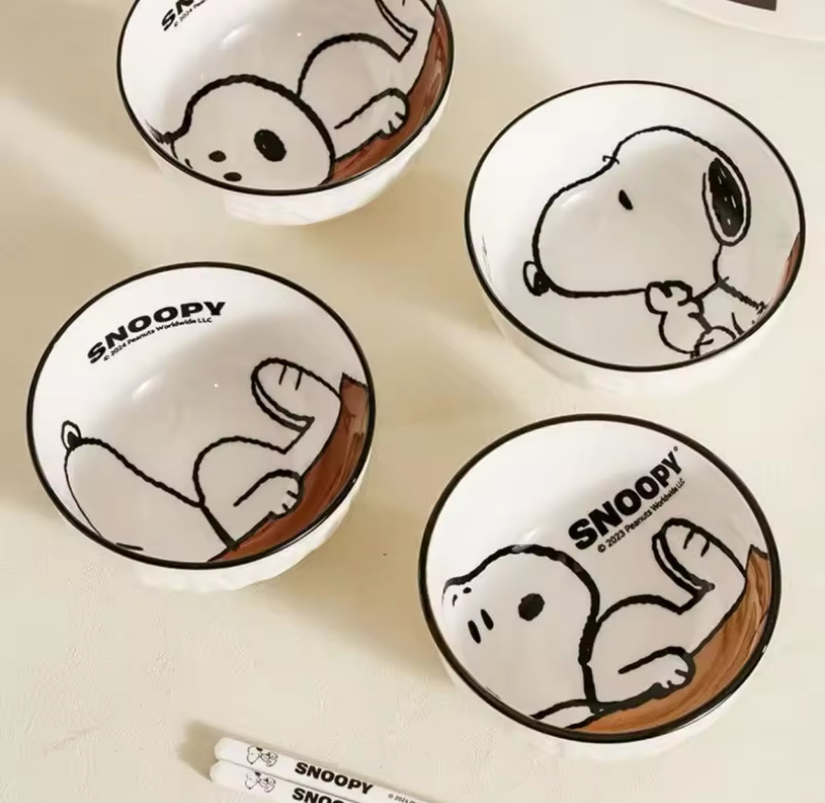 Coffret vaisselle Snoopy en édition officielle Peanuts