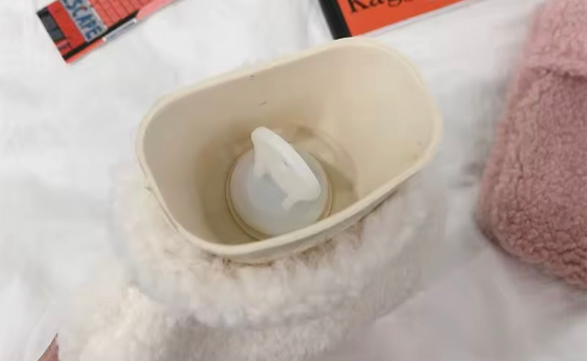 Bouillotte Snoopy design en bouclette, idéale pour les moments de détente et de repos