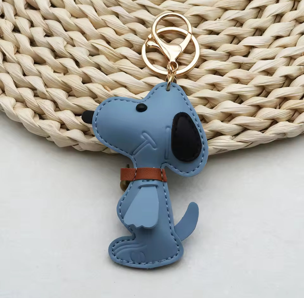 Porte-clés Snoopy mignon en bleu pastel