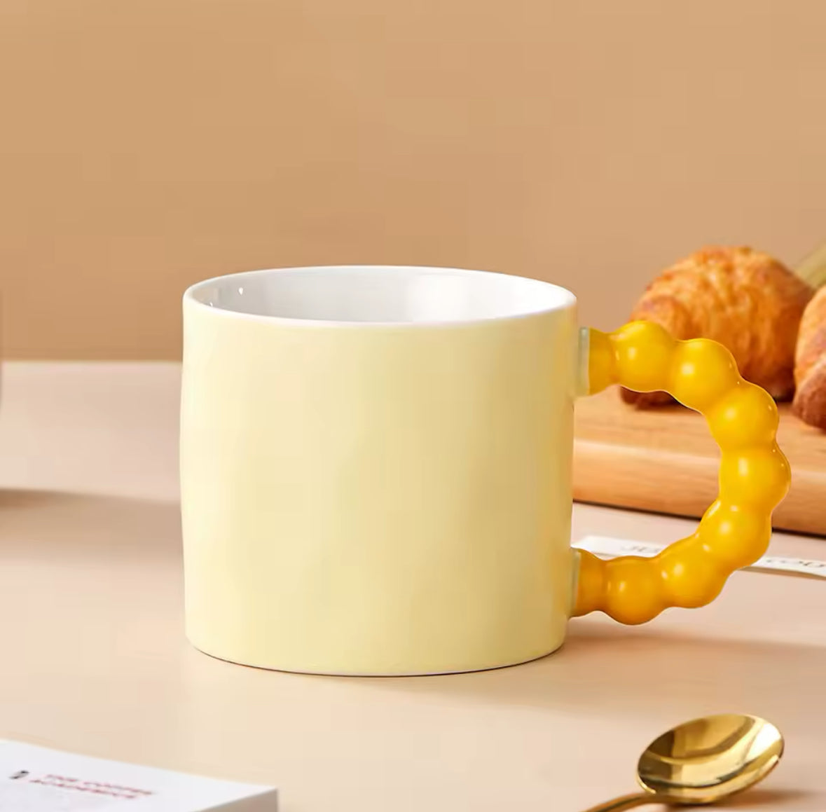 Mug Perle jaune pastel avec anse perles originales