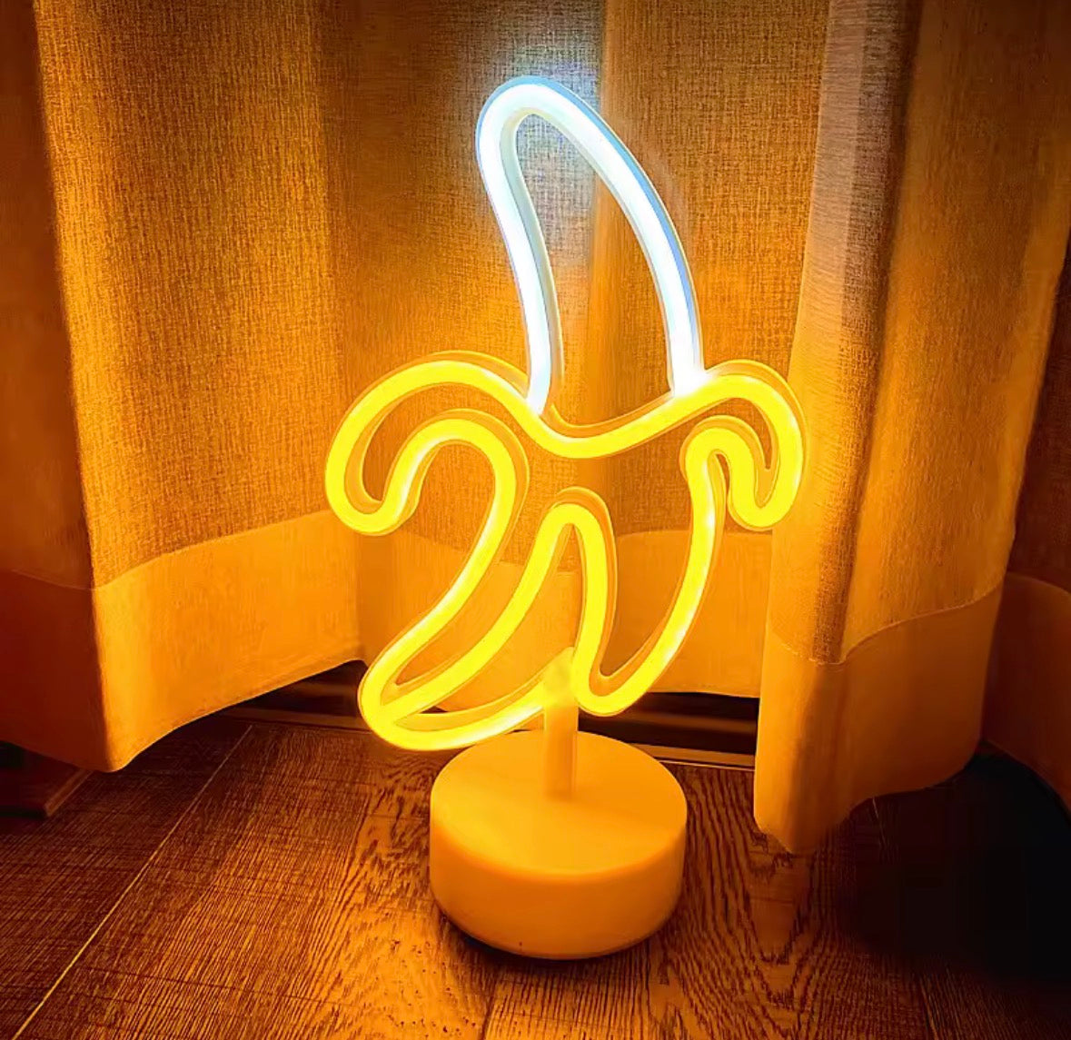 Lampe néon banane LED décorative allumée, design pop et lumineux pour intérieur moderne