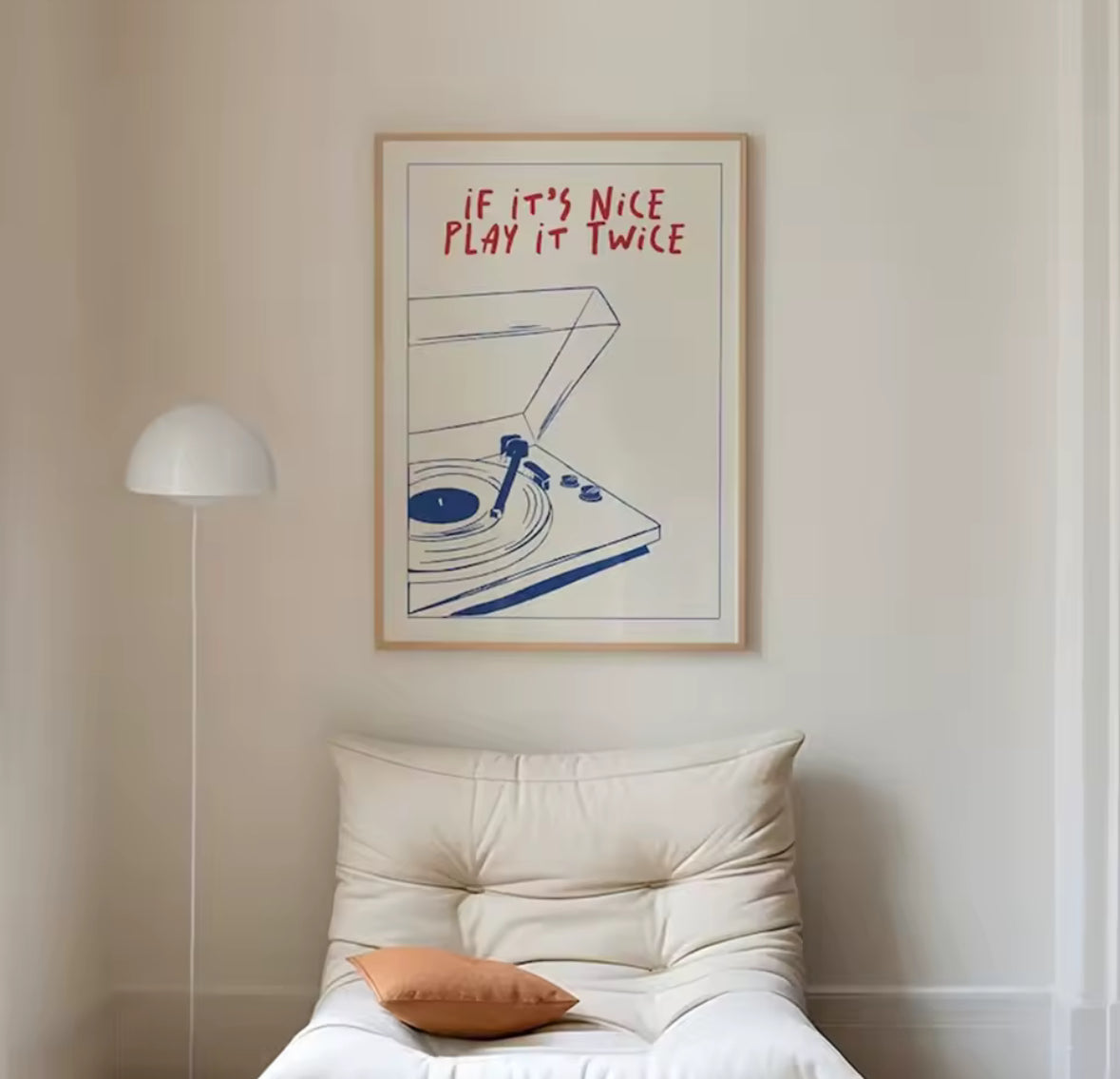 Affiche musicale suspendue dans chambre cosy – déco bohème chic et style épuré