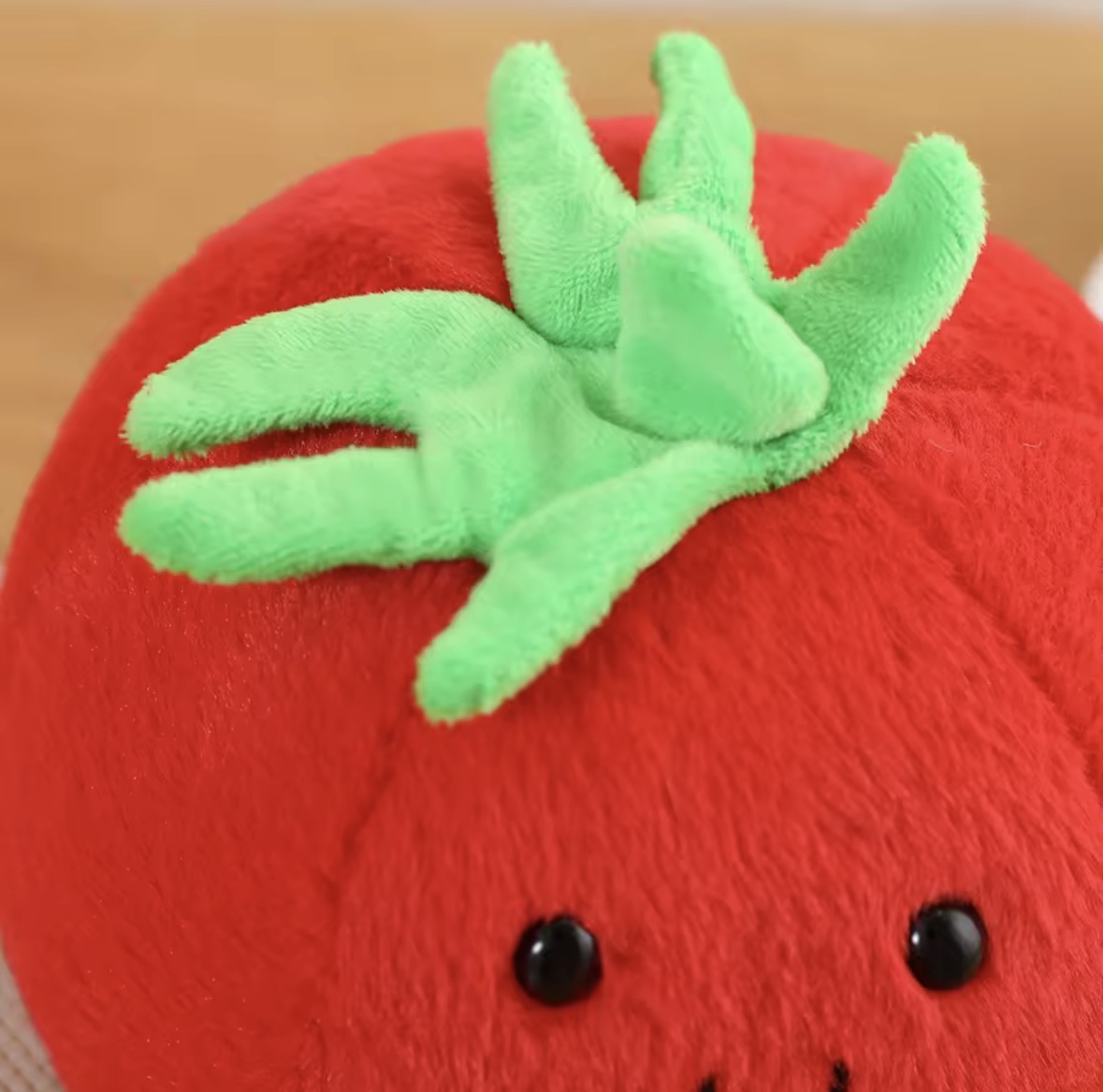 Peluche tomate kawaii rouge pour décoration ludique et chaleureuse
